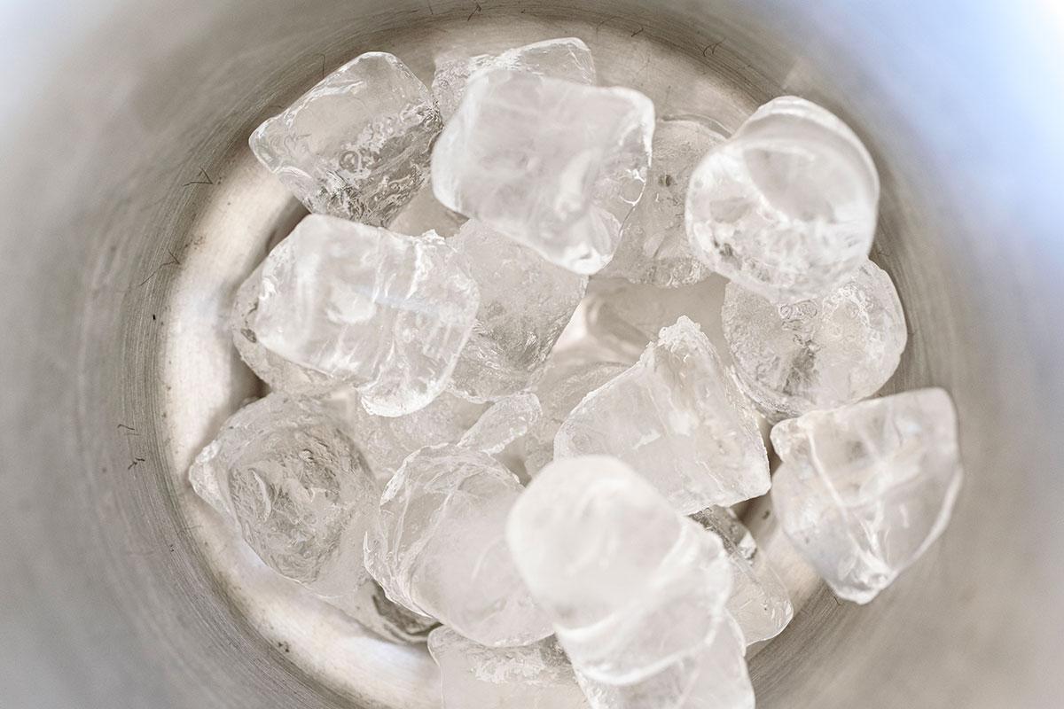 Effektiva sätt att kyla ner hemmet med isbitar